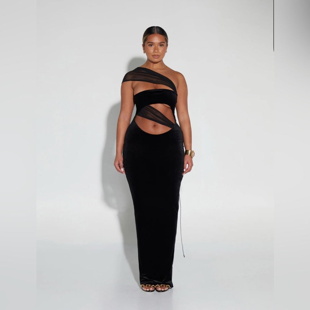 VALEN MAXI - PANTHER
Black dress. (worn once)